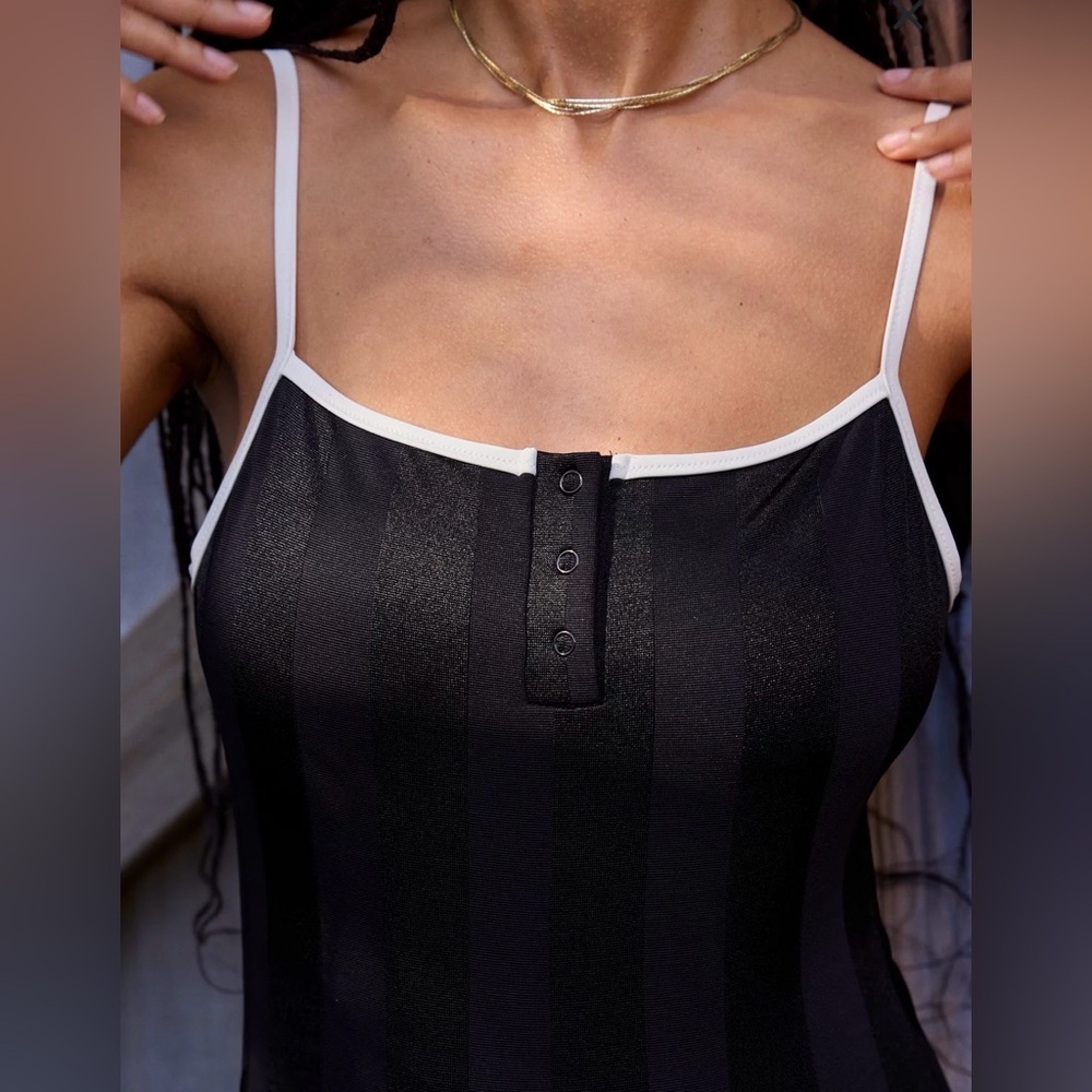 NWT Aerie Black Striped With White Trim Detail One-Piece Swimsuit - Picture 3 of 5